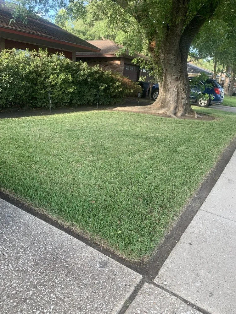 Custom landscape installation in Seabrook, TX by Lymuel Landscape and Handyman Services
