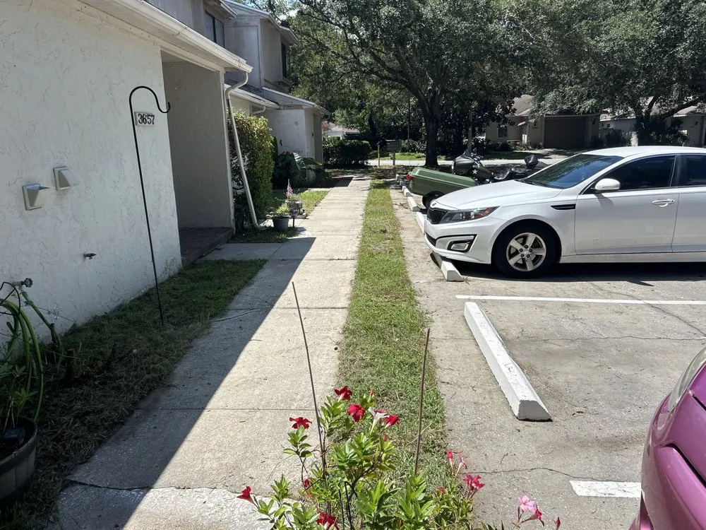 Top-rated lawn care service in Ocala, FL by Lynch Lawn Care