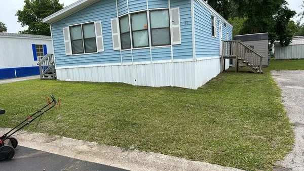 Lynch Lawn Care Logo