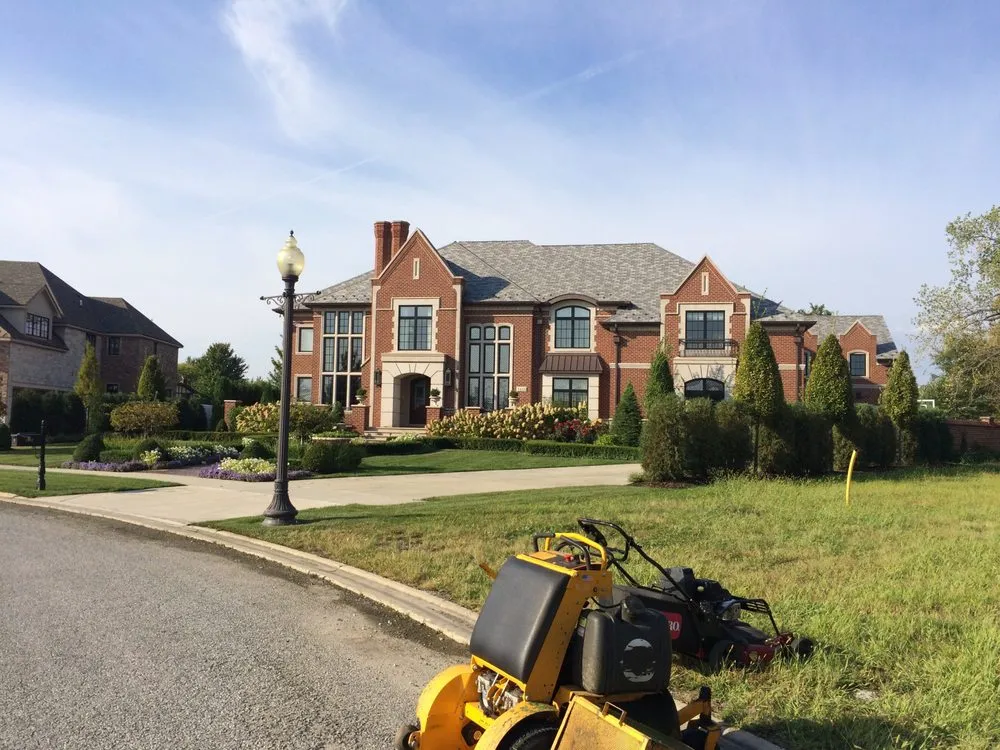 Local lawn care service experts serving Manitowoc, WI - Lynn's Lawn Home & Garden