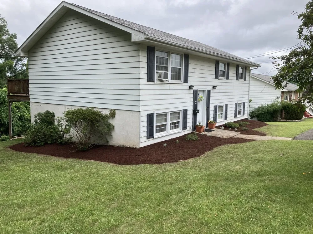 Top-rated yard cleanup service in Cumberland, MD by Lynny's Lawncare