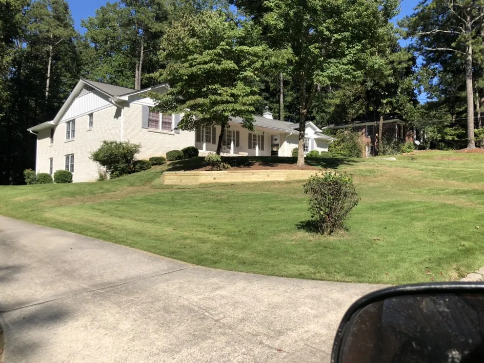 Custom yard cleanup service in Lindale, GA by Lynx Property Management