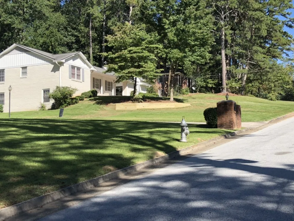 Reliable residential landscaping experts serving Lindale, GA - Lynx Property Management