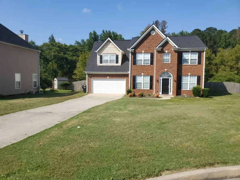 Top-rated residential landscaping in Jonesboro, GA by Lynxlawnservice