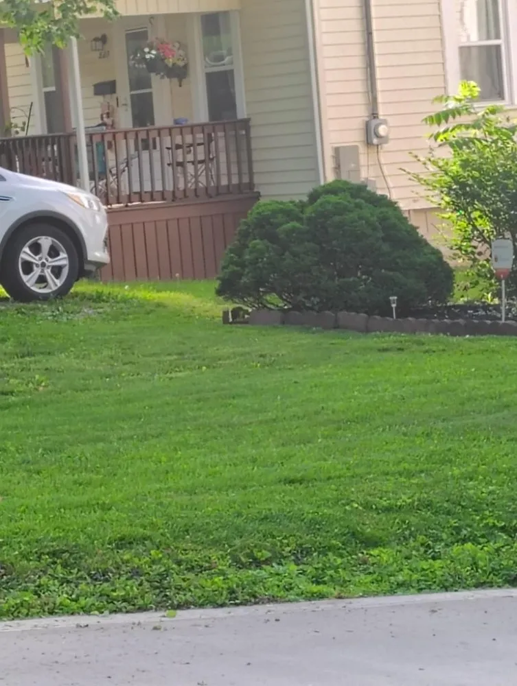 Affordable lawn care service in Lancaster, OH by Lynz Family Lawncare