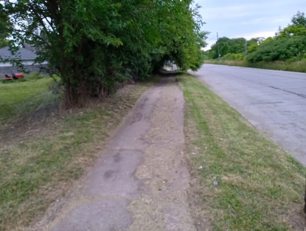 Top-rated garden landscaping for beautiful yards in Toledo, OH by Lyons Lawn Care N More