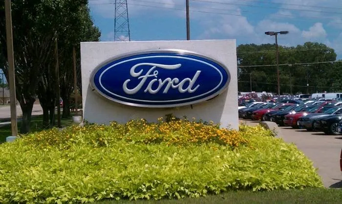 Affordable lawn care service for beautiful yards across Westlake, FL - M & K Gardens Services