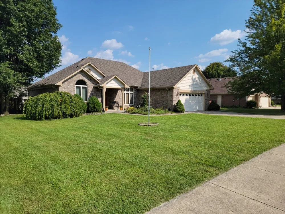 Expert yard cleanup service in Camby, IN by M & L Lawncare