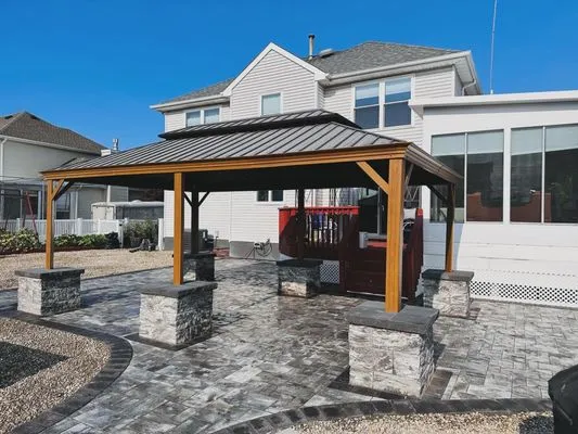 M & M Construction & Landscaping Logo