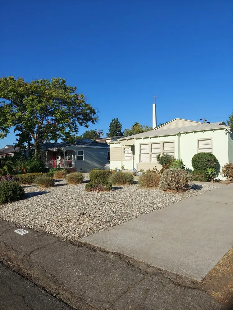 Reliable yard maintenance experts serving Los Angeles, CA - M & M Gardening