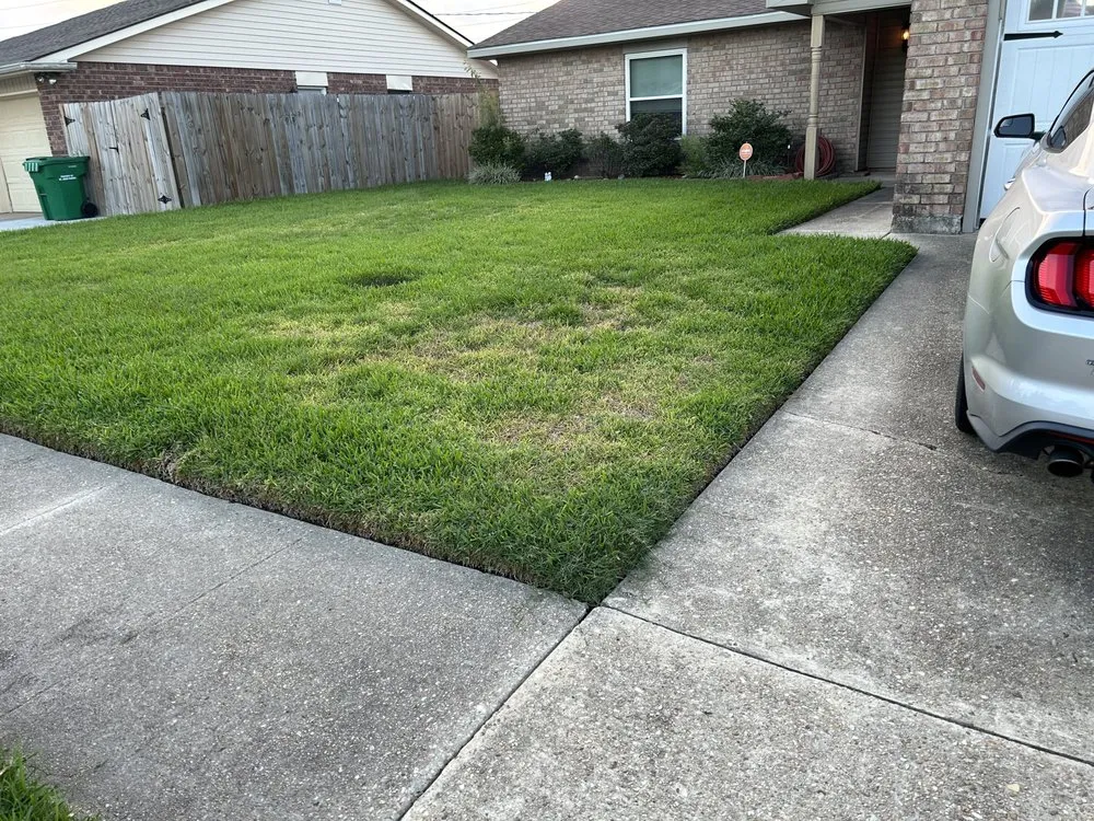 Expert outdoor landscaping in Laplace, LA by M & M Lawn Care Services