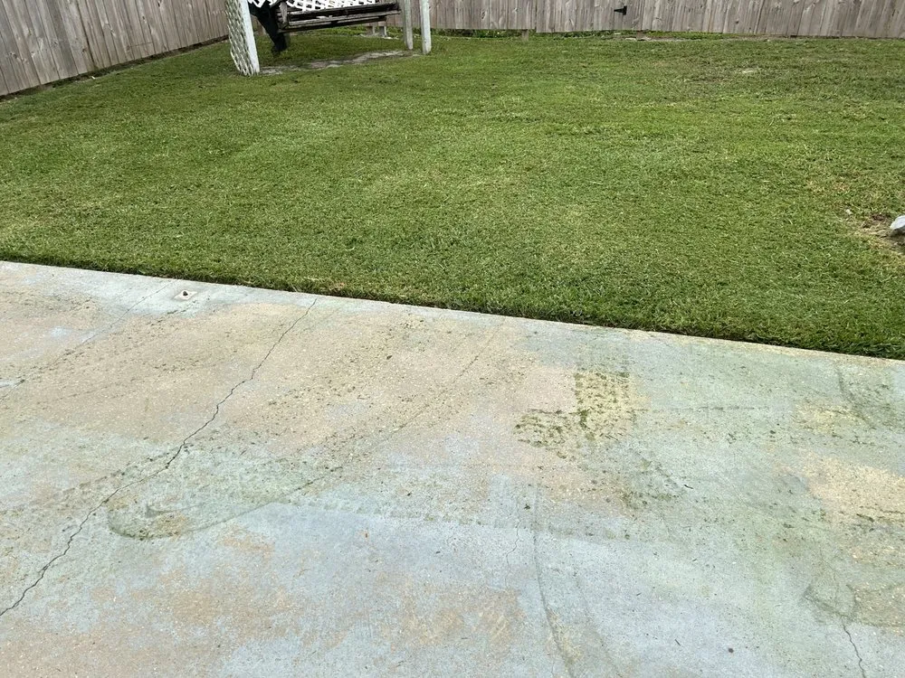 Expert yard maintenance in Laplace, LA by M & M Lawn Care Services