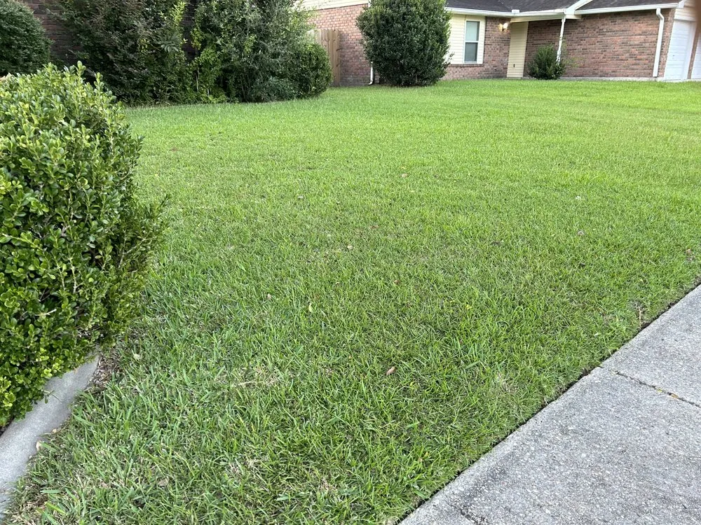 Custom outdoor landscaping in Laplace, LA by M & M Lawn Care Services