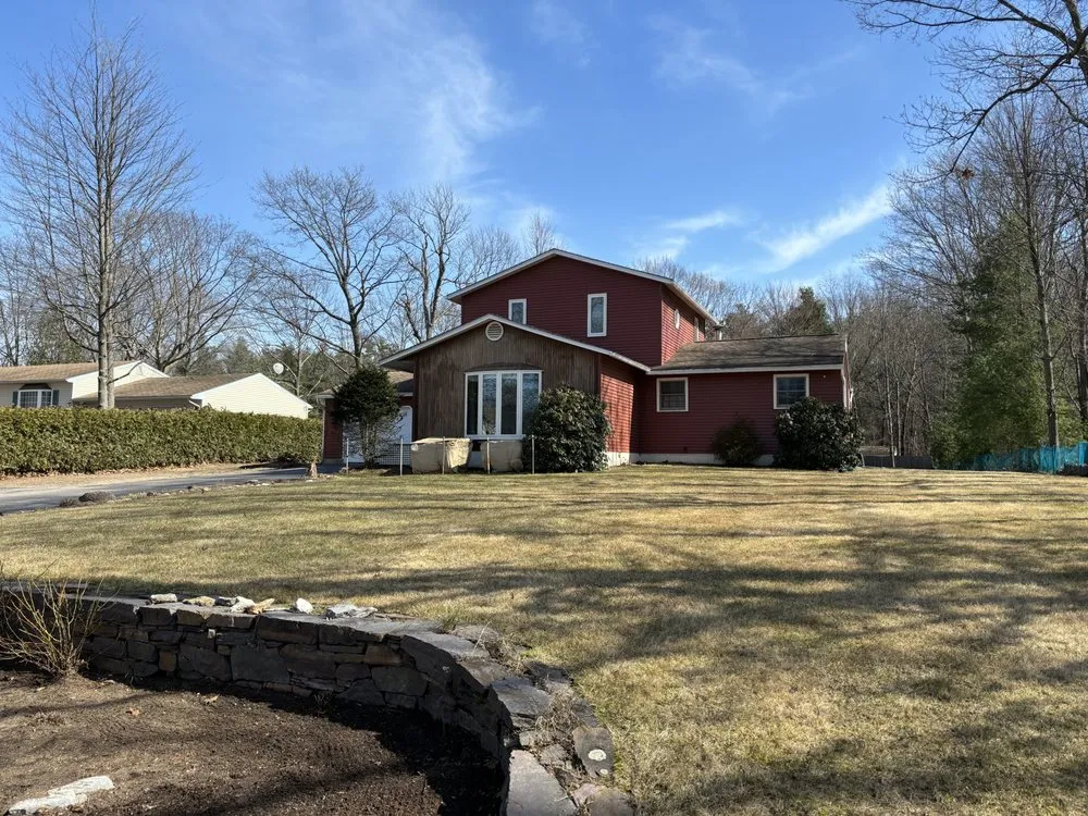 Professional yard maintenance in Burlington, VT - M & T Properties