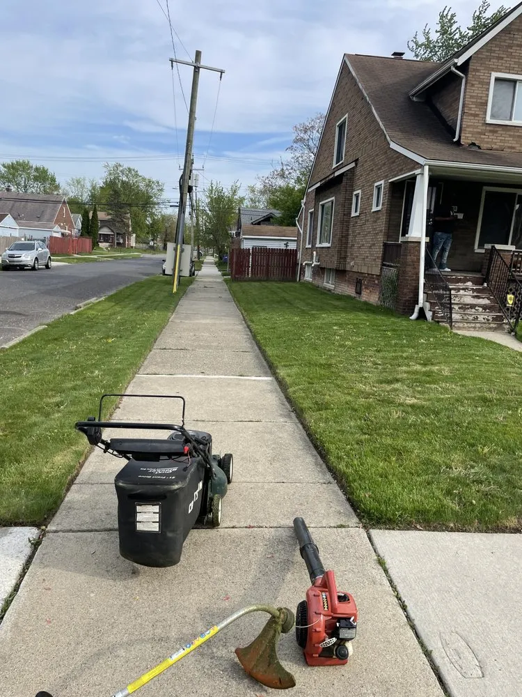 Professional lawn care service in Detroit, MI - M A C Landscaping