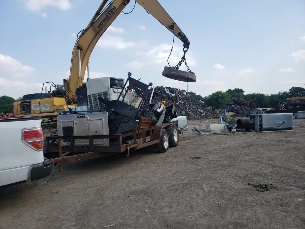 Trusted yard cleanup service for year-round maintenance across Bandera, TX - M E T A