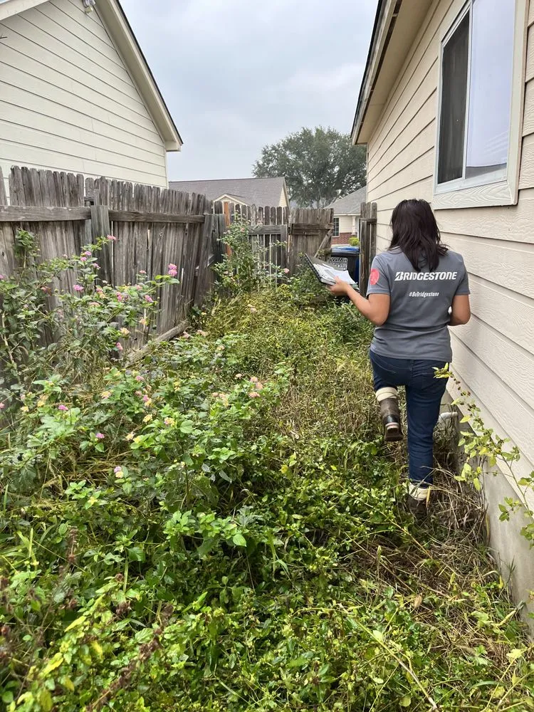 Top-rated lawn care service in San Antonio, TX by Mì Familia Landscaping