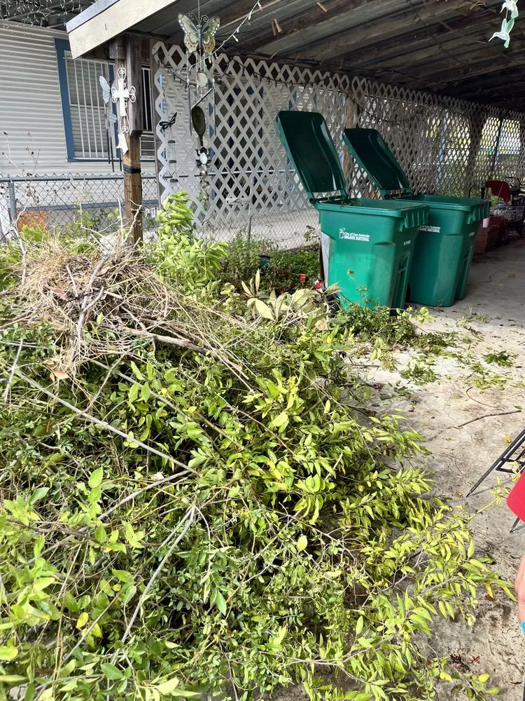 Local yard cleanup service in San Antonio, TX - Mì Familia Landscaping