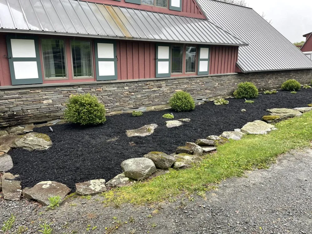 Custom yard maintenance experts serving Lakewood, PA - M. Hartman Landscaping