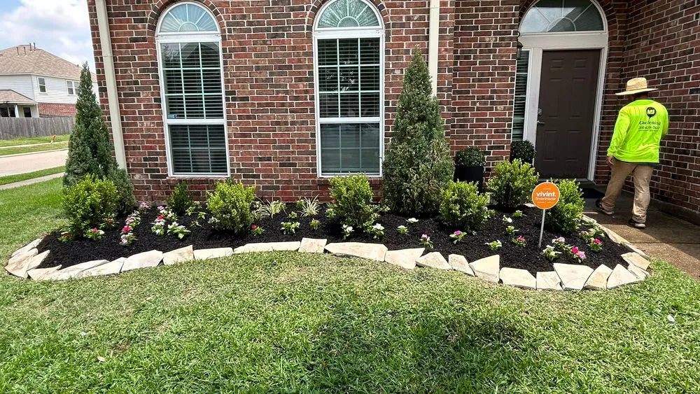 Custom lawn care service in Katy, TX - M J Gardening