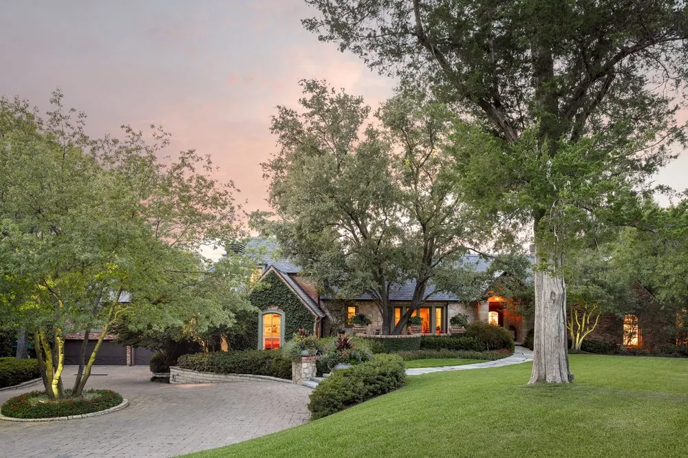 Trusted garden landscaping for year-round maintenance in Addison, TX by M. M. Moore Construction Company