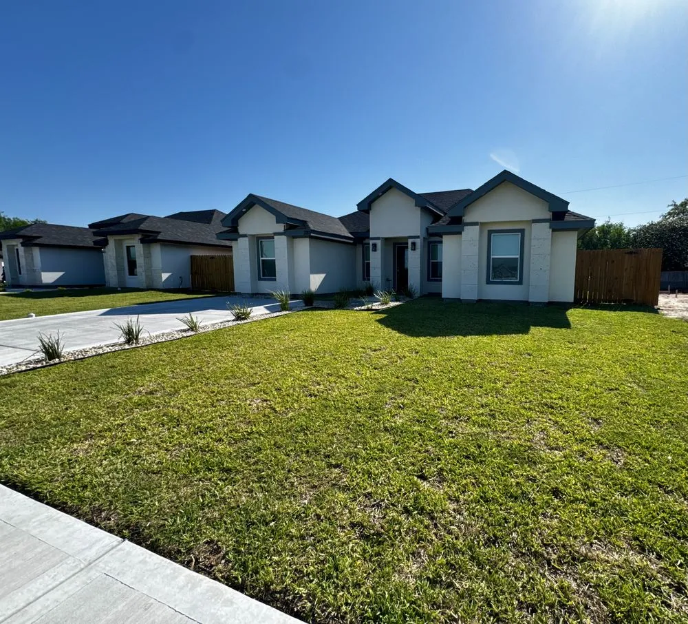 Expert yard maintenance in Weslaco, TX by M Ortiz Lawn Care Services