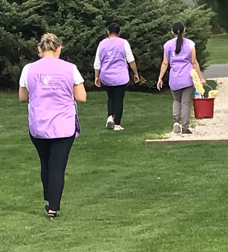 Custom yard cleanup service experts serving Riverhead, NY - M. R. House Cleaning Services