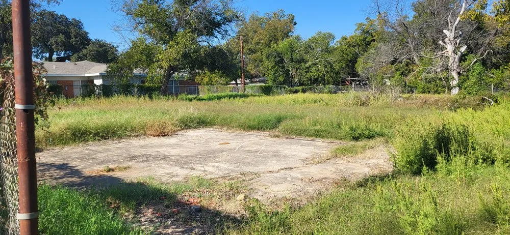 Local yard cleanup service with custom design in Brownwood, TX by M&A Yardwork