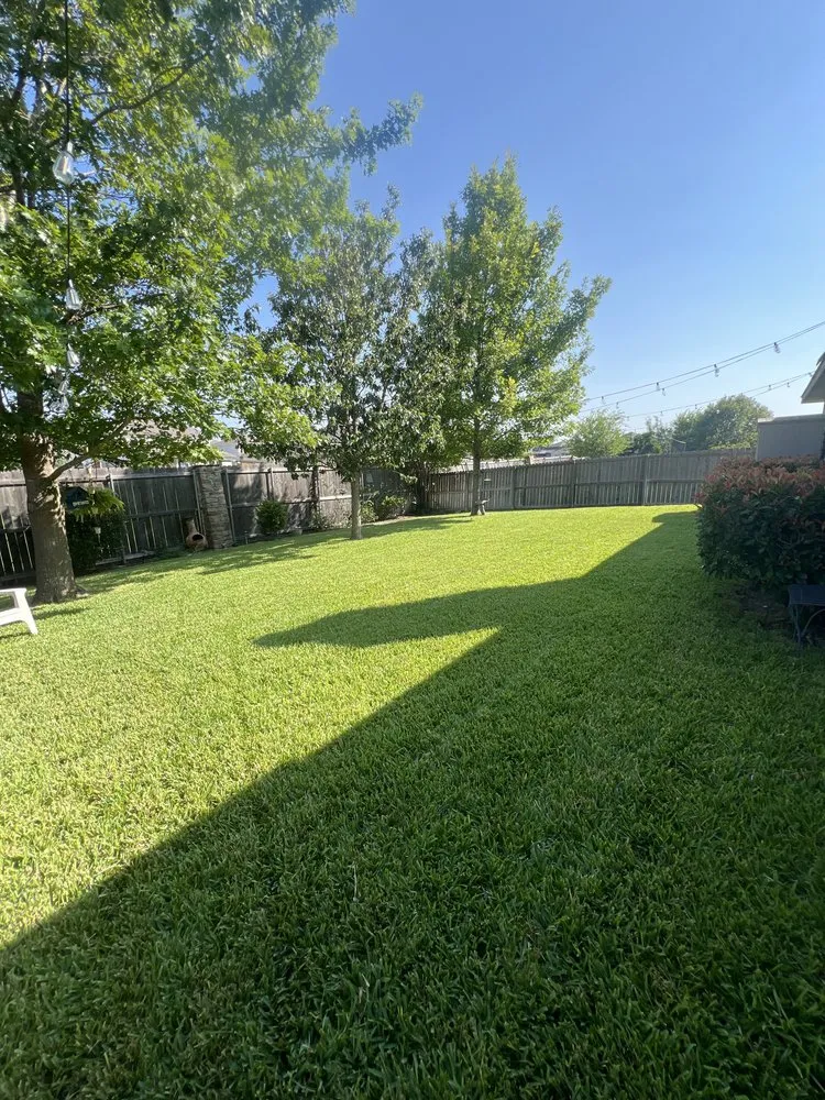 Professional garden landscaping for homes in San Antonio, TX by Mac Landscaping