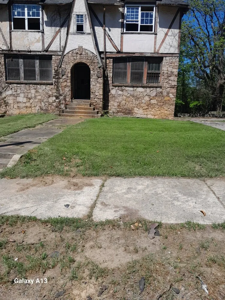 Professional garden landscaping in Chelsea, AL by Mac Lawn Care