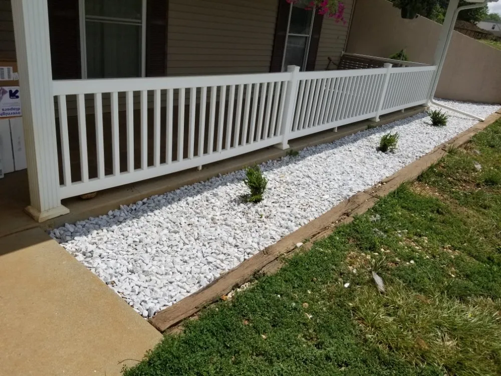 Custom yard maintenance in Elizabethtown, KY by MacDavis