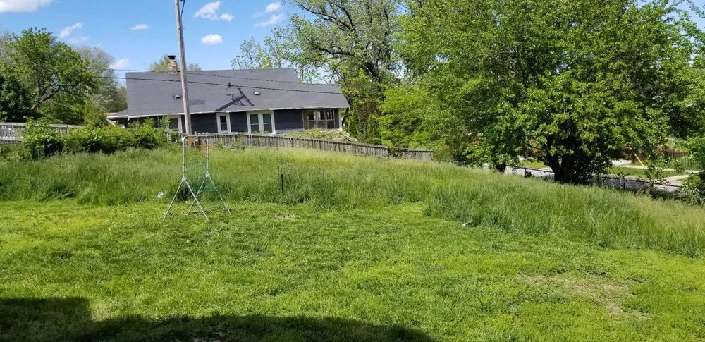 Professional yard cleanup service experts serving Lincoln, NE - Machine Mowers