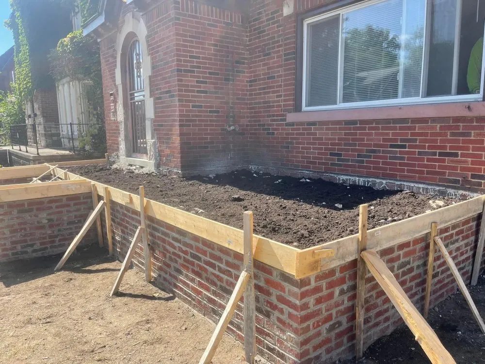 Expert outdoor landscaping for beautiful yards in Pontiac, MI by Machos Landscape Design & Construction