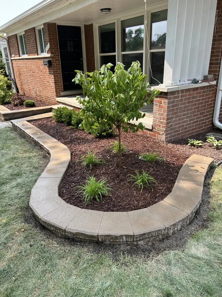 Reliable yard maintenance in Detroit, MI by Machos Landscape