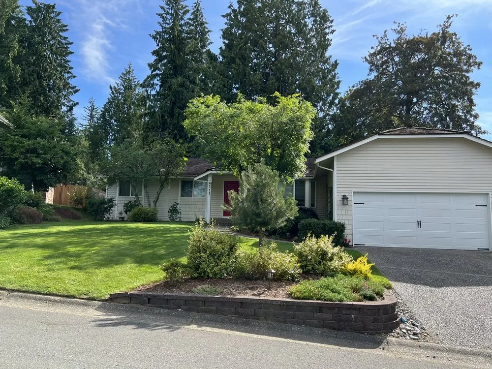 Trusted lawn mowing service experts serving Auburn, WA - Maci Landscaping Services