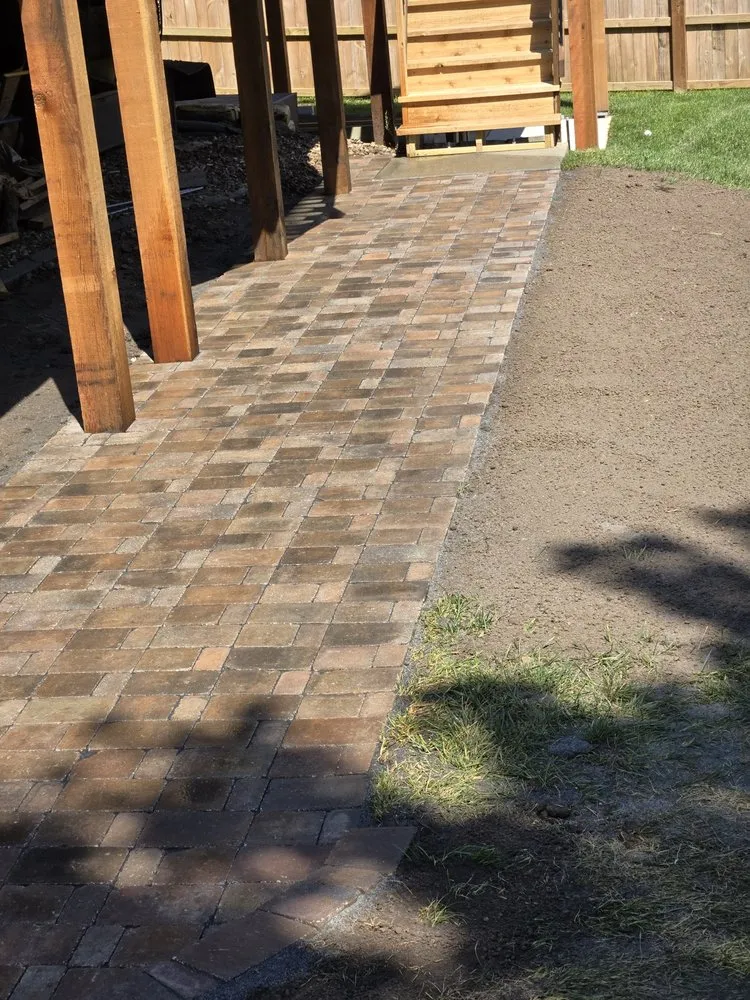 Local yard maintenance experts serving Bonner Springs, KS - Macias Lawn Services