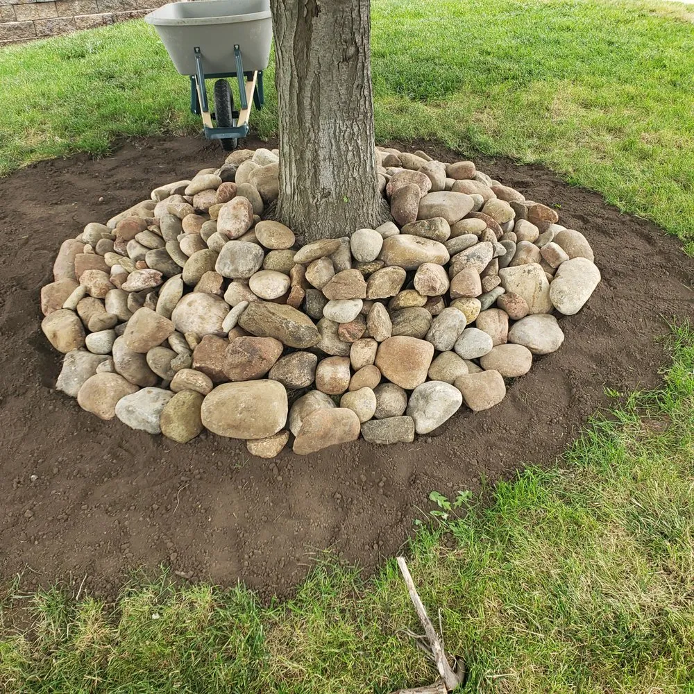 Custom landscaping services experts serving Bonner Springs, KS - Macias Lawn Services