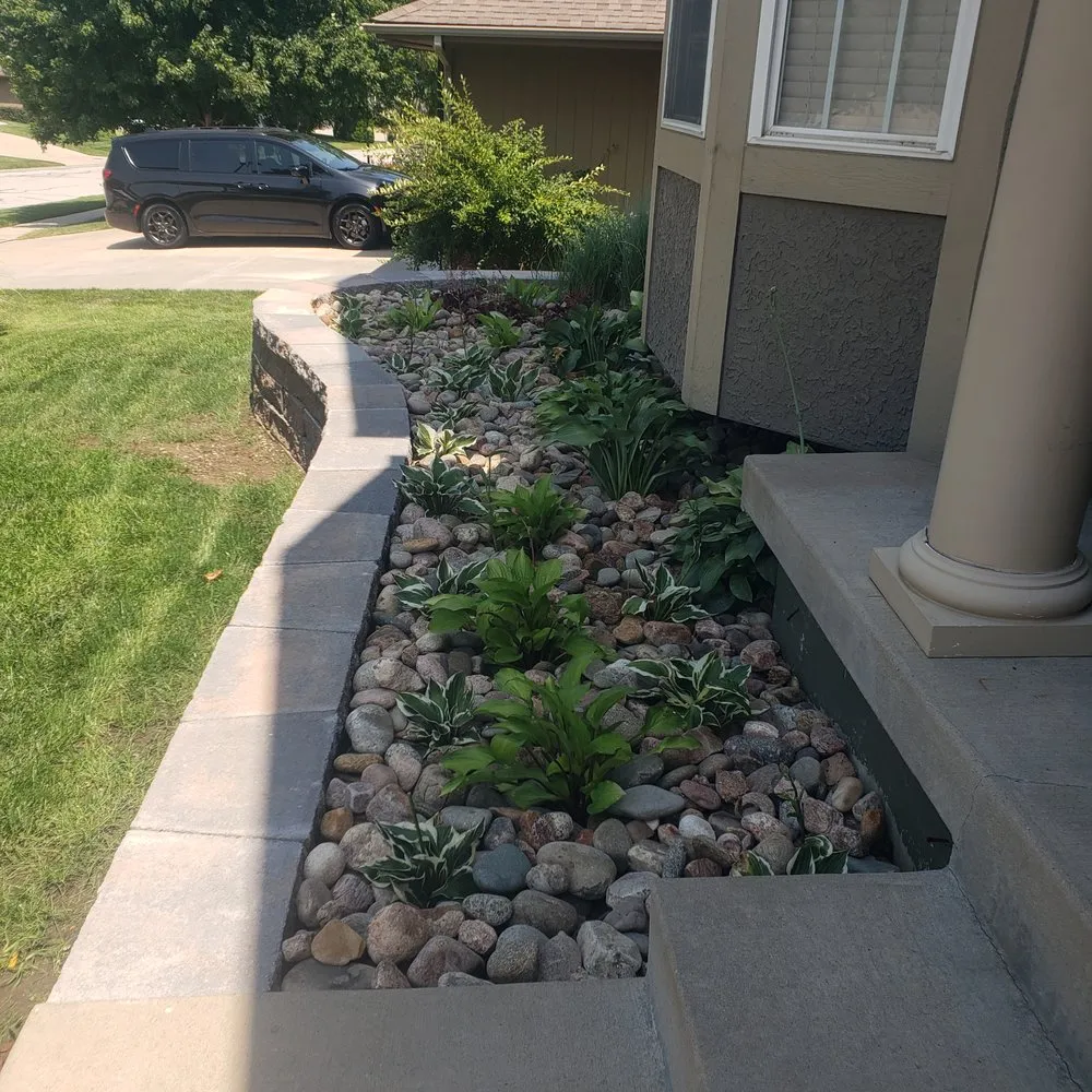 Trusted outdoor landscaping for beautiful yards in Bonner Springs, KS by Macias Lawn Services
