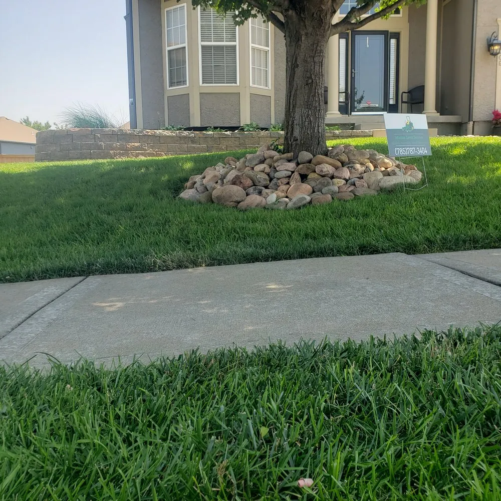 Top-rated yard cleanup service in Bonner Springs, KS - Macias Lawn Services