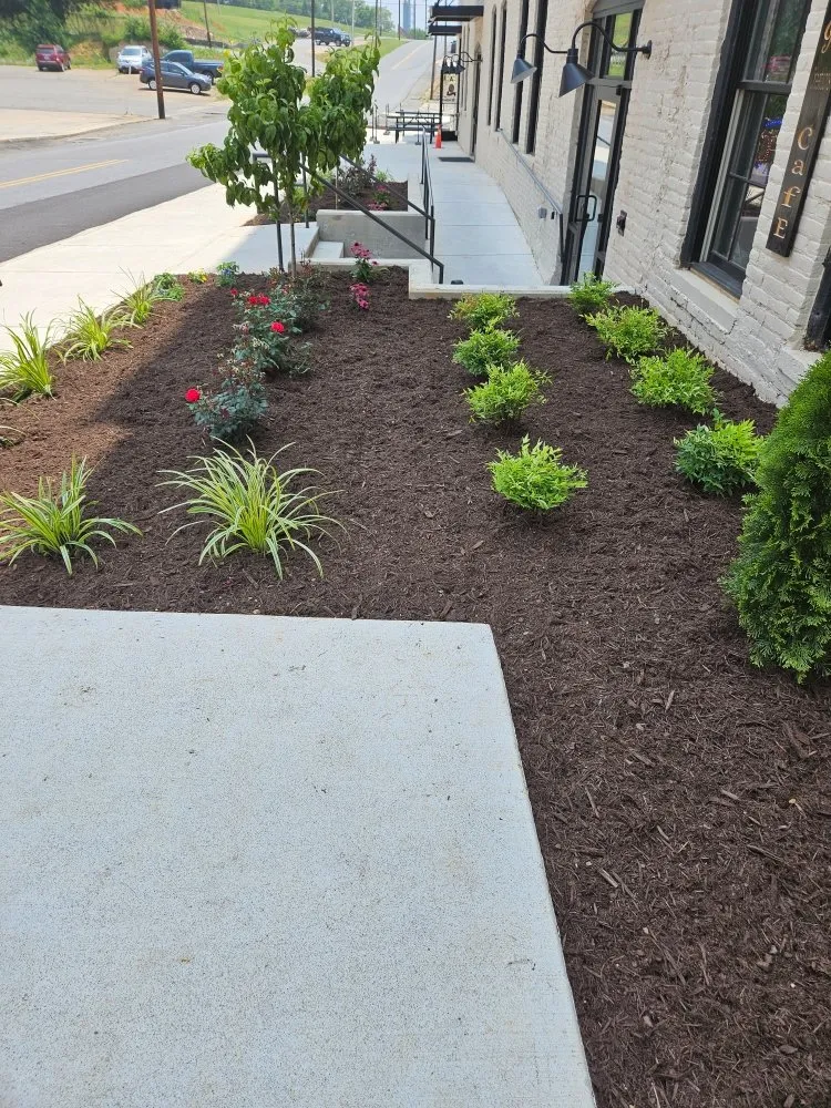 Professional landscaping services experts serving Roanoke, VA - Mackey's Outdoor Creations