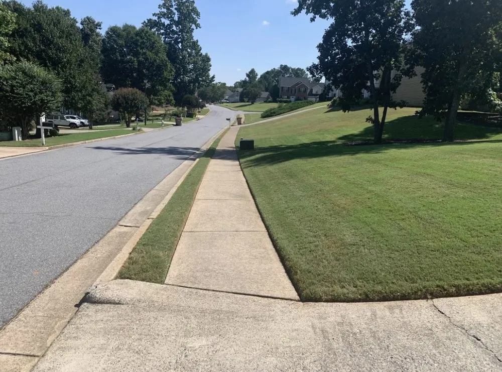 Top-rated landscaping services experts serving Louisville, KY - Mack’s Lawn Care