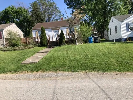 Mack's Lawn Care Logo