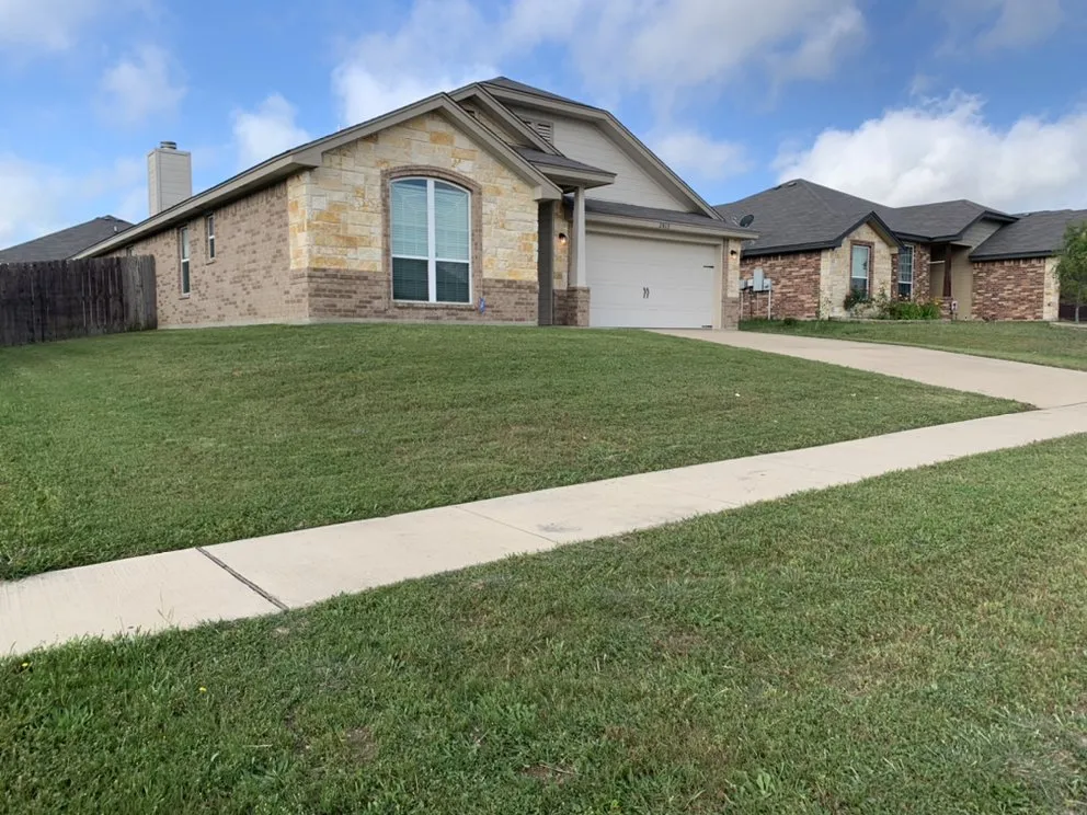 Local lawn care service in Temple, TX by Mac's Mowing