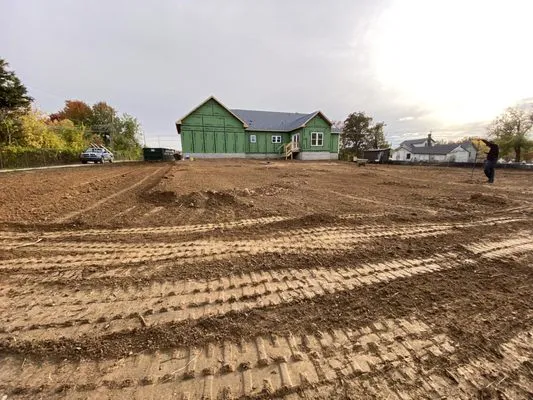 Mad Landscaping & Contracting Logo