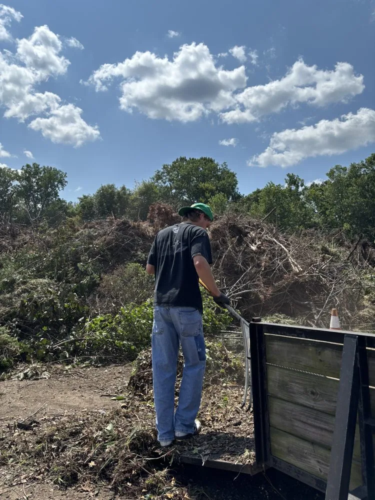 Professional yard maintenance experts serving Toledo, OH - Mad Trash Removal