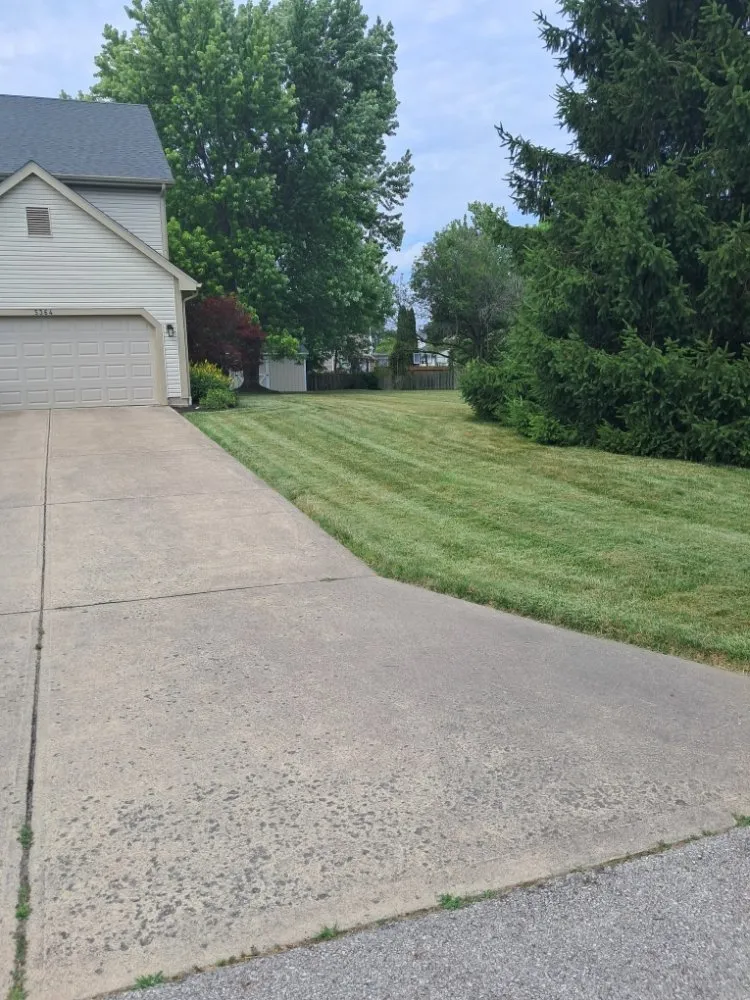 Local lawn care service for homes in west Jefferson, OH by Made to Mow Quality Lawn Care