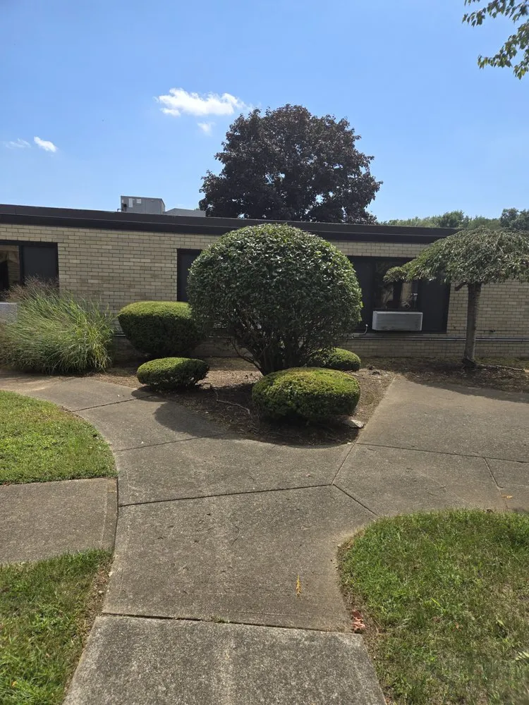 Custom outdoor landscaping for homes in Akron, OH by Madera