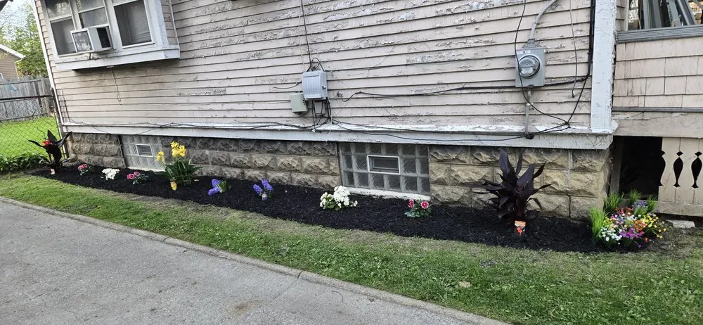 Top-rated yard maintenance for beautiful yards in Akron, OH by Madera