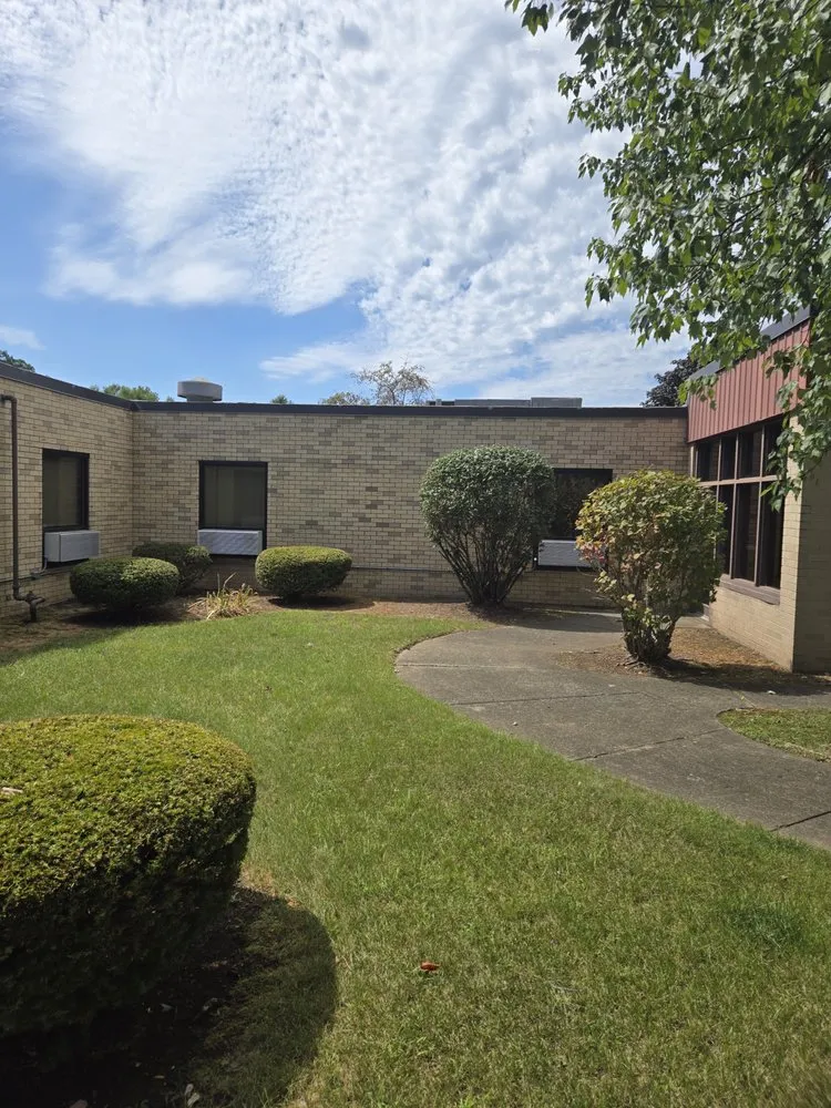 Trusted lawn care service in Akron, OH - Madera