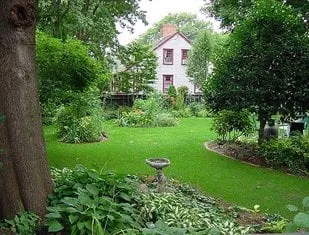 Professional garden landscaping experts serving Oxford, PA - Madonna's Lawn Care